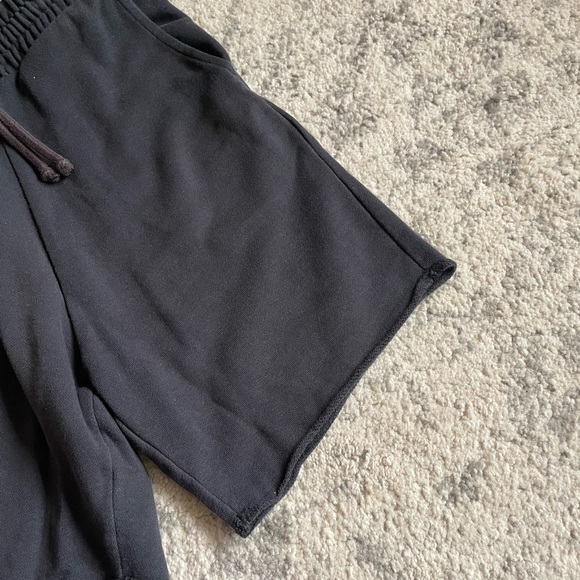 H&M Raw Edge Shorts in black - Picture 5 of 6